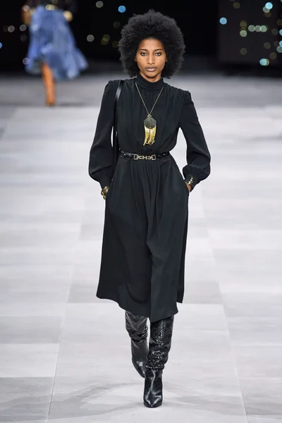 Look 10